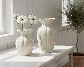 Wazon ceramiczny z falbanką, żebrowana doniczka, wystrój w stylu francuskim, centralny element wesela