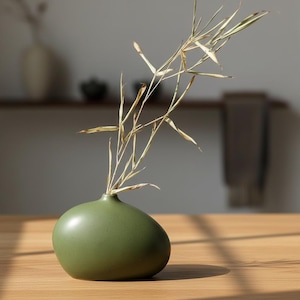 Wabi Sabi Pebble Bud Vase, Asymmetrical Ceramic Pottery Centerpiece – Zen Home Decor