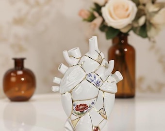 Anatomiczny wazon w kształcie serca i złota doniczka w stylu Kintsugi, biała ceramiczna dekoracja medyczna, wyjątkowy prezent dla kardiologa lub lekarza