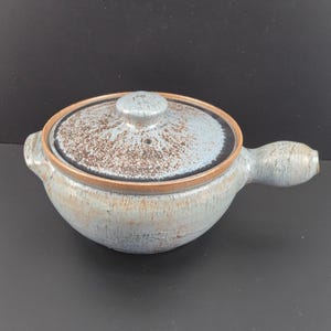 AR Cole Pottery Sanford NC blauwbruin gespikkeld geglazuurd steengoed bonenpot met deksel