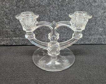 Candelabro doble de dos brazos con grabado "Laurel" de cristal vintage de Indiana