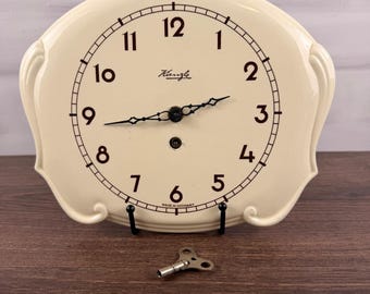 Kienzle Keramik-Wanduhr, mechanisch, Handaufzug, Deutschland, 1950er/60er Jahre, Vintage, mit Schlüssel