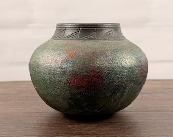 Signierte Raku-Studio-Keramikvase von Gay Liebert, schimmerndes Kupfergrün, 12,7 cm (5 Zoll)