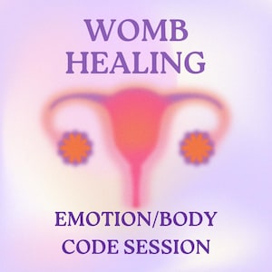 Può includere: Grafica digitale con la scritta viola "WOMB HEALING" sopra un'illustrazione stilizzata e sfocata di un utero nei toni del rosa e dell'arancione. Sotto, il testo "EMOTION/BODY CODE SESSION" è anch'esso in viola.