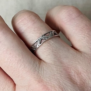 Vintage Sterling Silver Geometric Band Ring | Minimalist Boho Chevron Stacking Band