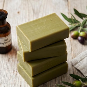 Saponetta 100% naturale all'olio d'oliva turco, realizzata a mano in piccoli lotti per la cura della pelle.