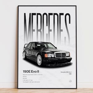 Puede incluir: Póster enmarcado en negro con un Mercedes 190E Evo II negro. La palabra "MERCEDES" está impresa en letras negras grandes y en negrita en la parte superior. Debajo, las especificaciones incluyen 235 CV y una velocidad máxima de 250 km/h.