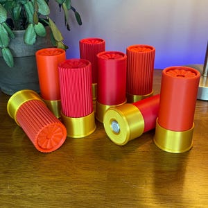 Minibins Jars™ Contenitore piccolo con guscio di fucile rosso Mighty, grazioso giocattolo decorativo, resistente, con chiusura a chiave, organizer da scrivania.