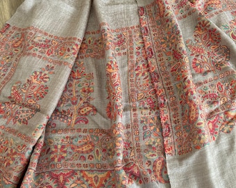 Chal Sozni bordado a mano / Chal artesanal cachemir multicolor con estampado paisley y floral.