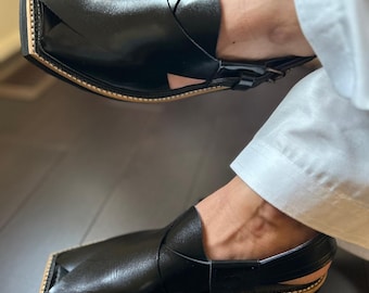 Cuero hecho a mano Peshawari Chappal / Sandalias étnicas Kaptaan para hombre