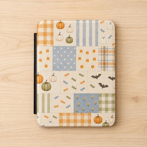 Custodia per Kindle a tema Halloween dai colori pastello, graziosa copertina per Kindle con zucche patchwork, custodia per e-reader con fantasmi e caramelle di mais, accogliente regalo autunnale per gli amanti dei libri.
