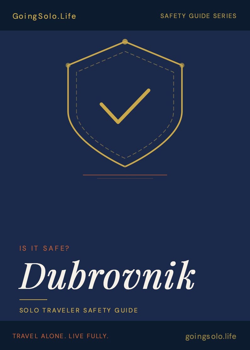 Pu&ograve; includere: Una copertina di guida digitale blu scuro intitolata GoingSolo.Life Safety Guide Series. Presenta un'icona a scudo dorato con un segno di spunta, il testo IS IT SAFE? Dubrovnik, Solo Traveler Safety Guide e il pi&egrave; di pagina Travel Alone. Live Fully.