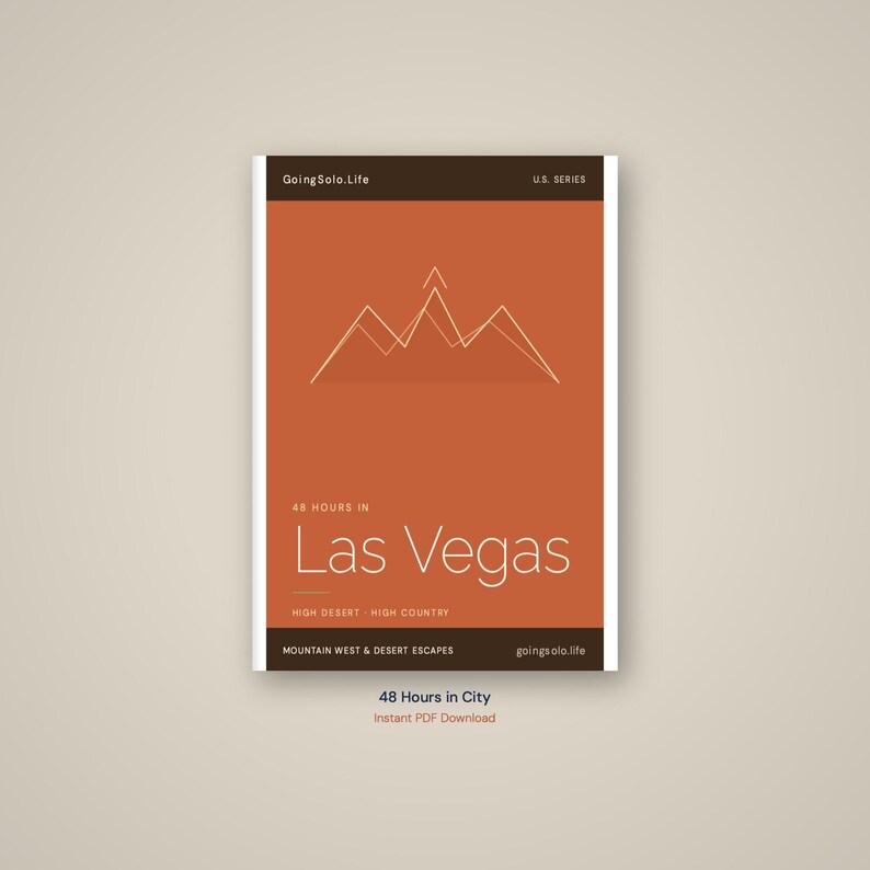 Op de afbeelding: Een rechthoekige reisgidsomslag getiteld 48 Hours in Las Vegas met een gebrande oranje achtergrond. Het bevat een dunne witte lijntekening van bergtoppen, de tekst U.S. Series, GoingSolo.Life, High Desert - High Country en Mountain West & Desert Escapes.