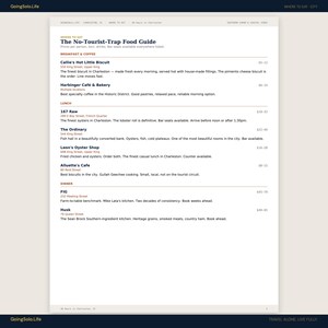 Op de afbeelding: Een webpagina getiteld "The No-Tourist-Trap Food Guide" vermeldt restaurants in Charleston, SC. De gids is onderverdeeld in ontbijt-, lunch- en diner categorie&euml;n, met beschrijvingen van elk restaurant en zijn aanbod.