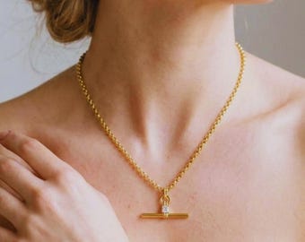 18k Gold T-Bar-Halskette, zierlicher Diamant-Station-Kettenanhänger, T-Bar-Frauenhalskette, CZ wasserdichtes trendiges Geschenk für sie, luxuriöser Schmuck