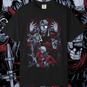 Puede incluir: Una taza de cerámica blanca con asa negra y el texto "But First, Coffee" en negrita negra. La taza se encuentra sobre un fondo borroso, sugiriendo un ambiente acogedor.