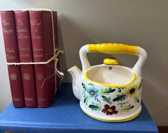 Vintage porcelain tea pot shaped wall mountable pocket/vase