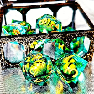 Handmade moveable Dragon Eye DND Dice Set, Resin Polyhedral RPG Dice, Gift for Gamers, DM Gift, Birthday Gift for Tabletop Players