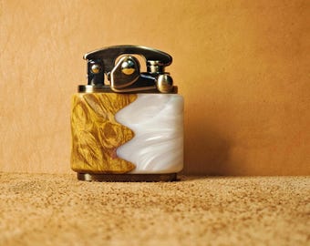 Encendedor de alta gama artesanal con brazo basculante de madera estabilizada, diseño creativo, estilo influencer, ideal como regalo para el Día de San Valentín o para quienes disfrutan de encender puros.
