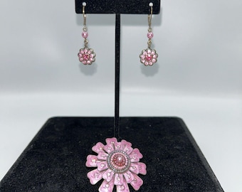 Vintage Avon rosa blommaörhängen och matchande hänge/brosch - NIB