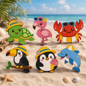 Può includere: Un set di sei sagome in legno raffiguranti una tartaruga verde, un fenicottero rosa, un granchio rosso, un tucano, un pinguino con un cono gelato e un delfino blu, tutti con accessori estivi come cappelli e occhiali da sole.