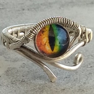 Anillo de ojo de dragón de Horus envuelto en alambre - anillo ajustable - Anillo arco iris hecho a mano de plata de ley 925