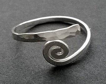 Zehenring Sterling Silber Einstellbar Größe 3 - 4, Ägyptische Spule Kleiner Ring, Vor dem Knöchel, Midi Ring - Handgemachtes Gehämmertes Metall