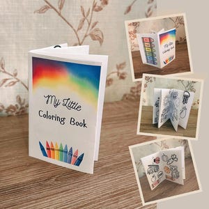Könnte beinhalten: Ein kleines, offenes "My Little Coloring Book" mit einem Aquarell-Regenbogen-Design auf dem Cover. Das Cover zeigt auch den Titel und eine Reihe bunter Buntstifte. Zusätzliche Bilder zeigen die Innenseiten des Malbuchs mit einfachen Strichzeichnungen.
