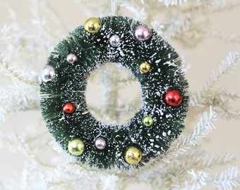 4 INCH BOTTLE BRUSH CHRISTMAS WREATH ORNAMENT ORNAMENTS SET OF 2