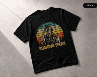 Camiseta retro vintage con diseño de lanza de arte ardiente y cantantes jamaicanos, ropa de regalo.