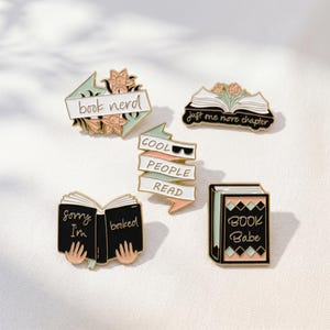 Épinglettes en émail pour amoureux des livres, épinglette de lecture, insigne de nerd de livre, cadeau juste un chapitre de plus pour le sac de veste de bibliothécaire de lecteur