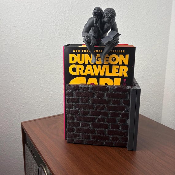Dungeon Wall Bookend and Diorama With Carl Reading Figure | Book Nook Bookshelf Decor | Dungeon Crawler Carl Fan Art