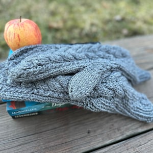 Made to Order Bella Mittens - Horseshoe Cable Winter Accessory - S M L - All colors - Twilight Cosplay New Moon Eclipse