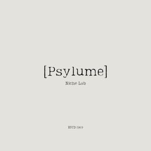 Puede incluir: Diseño minimalista con el texto "[Psylume] Niche Lab" en una fuente de estilo máquina de escribir. Debajo, "ESTD 1969" sobre un fondo neutro.