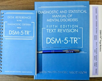 DSM-5 TR Book Set: Diagnostic Manual, Desk Reference, Page Markers, Pen 978-0890425763