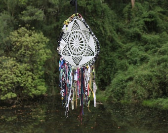 Dream Catcher - Upcycle Fabric Scraps - Witchcraft - Wall Hangings crochet