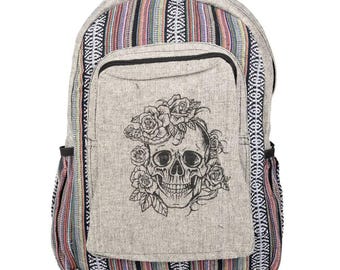Mochila con calavera de azúcar en blanco y negro