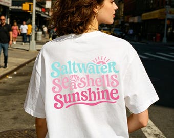 T-shirt personnalisé soleil confort, t-shirt graphique à lettres colorées, haut estival côtier, tenue décontractée pour les vacances à la plage, tenues d'été quotidiennes tendance