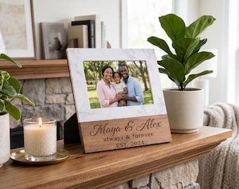 Marco de fotos personalizado de madera de acacia y mármol / Recuerdo personalizado grabado con láser para la decoración del hogar