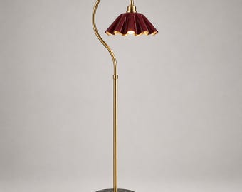 Vintage bordeauxrode massief messing boogvloerlamp: moderne staande lamp, leeslamp uit het midden van de vorige eeuw voor woonkamer, slaapkamer en kinderkamer
