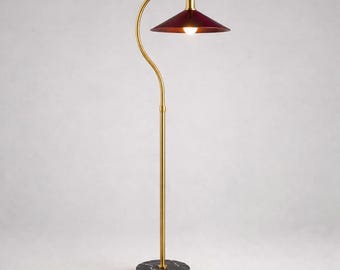Vintage bordeauxrode massief messing boogvormige vloerlamp: moderne staande lamp, leeslamp in mid-century stijl voor woonkamer, slaapkamer en kinderkamer