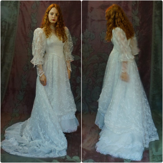 Cascading vintage lace wedding gown / frothy shee… - image 4