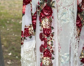 Chaqueta tipo kimono de seda / bata grande de terciopelo desgastado blanca con flores de colores / chaqueta de festival de Stevie Nicks con rosas devoré