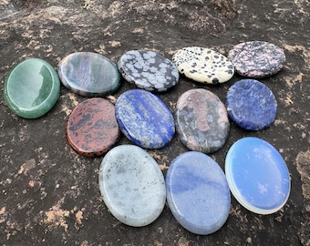 Handcrafted Crystal Worry Stone for Stress Relief, Mindfulness & Calm Energy – Pocket-Sized Gem for Daily Relaxation and Positivity