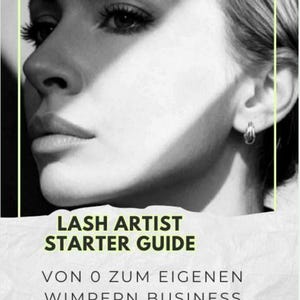 Könnte beinhalten: Schwarz-Weiß-Bild eines weiblichen Gesichts mit langen Wimpern und einem Ohrring. Der Text "LASH ARTIST STARTER GUIDE" befindet sich unten, zusammen mit deutschem Text. Das Bild ist mit einem hellgrünen Rahmen versehen.