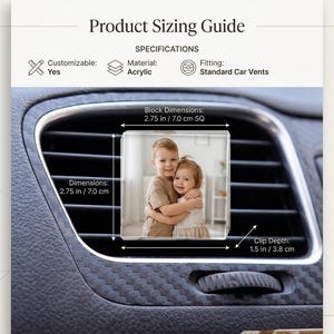 Peut inclure: Un diffuseur de parfum ou porte-photo carré en acrylique pour grille d'aération de voiture, avec l'image imprimée de deux enfants qui s'enlacent. Le bloc mesure 7,0 cm de côté avec une profondeur de clip de 3,8 cm. Produit personnalisable.