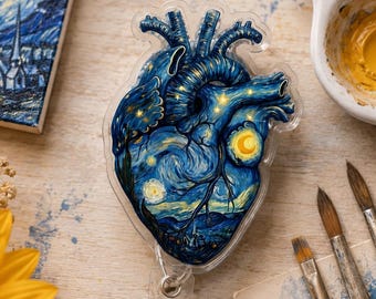 Portabadge a forma di cuore anatomico con Notte stellata, Cardiologia Arte celeste Estetica Van Gogh Portabadge retrattile, Infermiere Dark Academia Medical