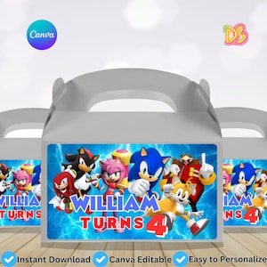 Puede incluir: Cajas de regalo grises con un gráfico azul y blanco con personajes de dibujos animados y el texto "WILLIAM TURNS 4". Las cajas tienen un asa y están decoradas con rayos.