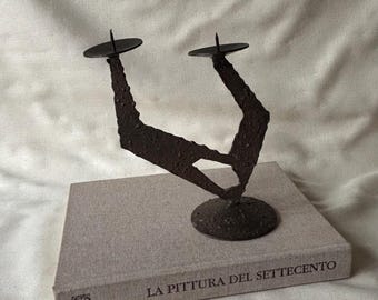 Portacandele in metallo brutalista, candeliere vintage scultoreo realizzato a mano