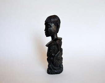Figura tribale in legno scuro intagliata a mano d'epoca - Scultura di arte popolare africana